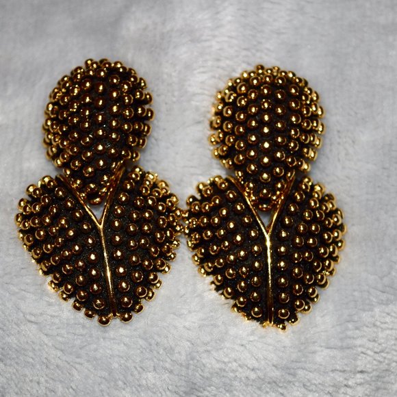 Rare Vintage CIRO Clip Earrings, Mat Black with Gold Dots, Stamped. - Picture 2 of 6